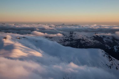 Tantalos aralığının hava manzaralı. Squamish Kuzey Vancouver, British Columbia, Kanada alınan.