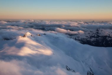 Tantalos aralığının hava manzaralı. Squamish Kuzey Vancouver, British Columbia, Kanada alınan.