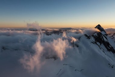 Tantalos aralığının hava manzaralı. Squamish Kuzey Vancouver, British Columbia, Kanada alınan.