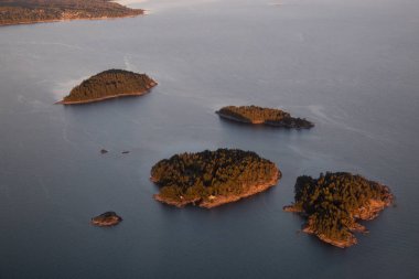 Doğal manzara okyanus sahilinde güzel doğal havadan görünümü
