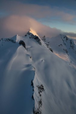 Tantalos aralığı Squamish, Kuzey Vancouver, British Columbia, Kanada yakın çevresinde dağlarının gerçeküstü hava Manzaralı.