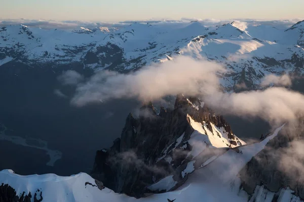 Tantalos aralığının hava manzaralı. Squamish Kuzey Vancouver, British Columbia, Kanada alınan.