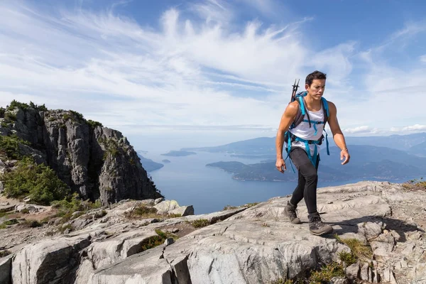 Hispanic Male Adventurer Hiking Top Mountain Sunny Summer Day Picture — Stock Photo, Image