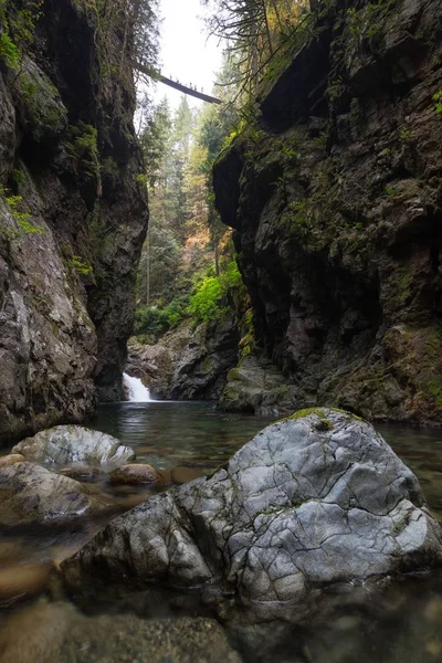 Rivière Coulant Autour Des Rochers Lisses Prise Shannon Falls Squamish — Photo