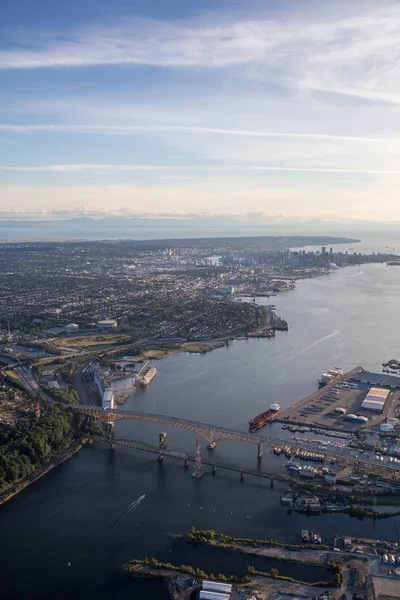 Luftaufnahme Der Zweiten Schmälert Brücke Industrieanlagen Und Vancouver Innenstadt Hintergrund — Stockfoto