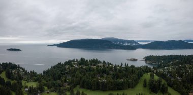 Horseshoe Bay Howe ses Vancouver, British Columbia'da yapılacak bakan havadan görünümü.