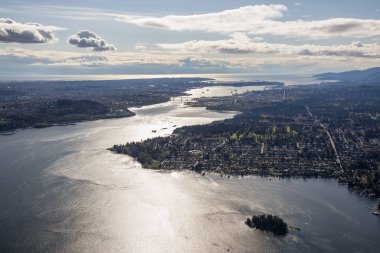 Derin koyu, Vancouver, British Columbia, Kanada. Bir hava açısından bakıldığında alınan.