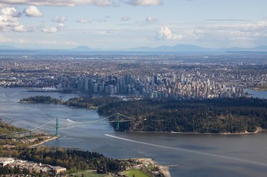 Stanley Parkı ve şehir içinde belgili tanımlık geçmiş ile şehrin havadan görünümü. Vancouver, British Columbia, Kanada alınan.