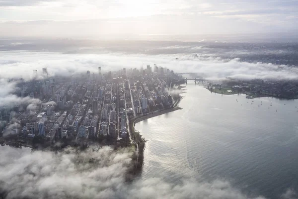 Αεροφωτογραφία Του Downtown Vancouver British Columbia Καναδάς Καλύπτονται Σύννεφα Ελήφθησαν — Φωτογραφία Αρχείου