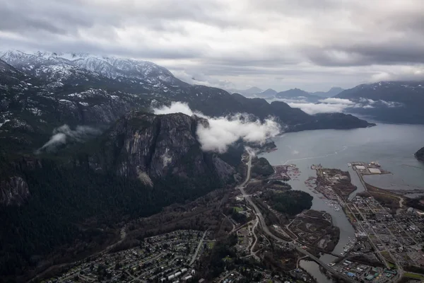 Luchtfoto Uitzicht Van Squamish Brits Columbia Canada Tijdens Een Bewolkt — Stockfoto