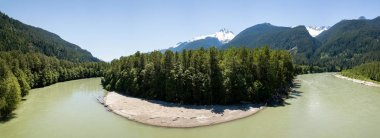 Panoramik hava manzara Squamish nehir, British Columbia, Kanada.