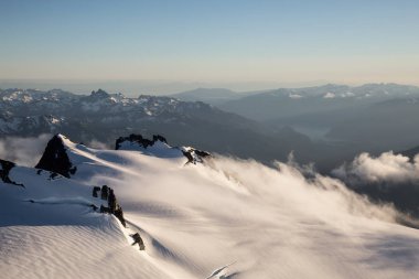 Mamquam dağın kuzey Vancouver, British Columbia, Kanada hava görünümünü. Bir güneşli yaz günü sırasında alınan.