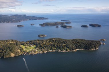 Keats Adası, Pasley Adası ve Bowen Adası, Kuzey batısındaki Vancouver, British Columbia, Kanada. Bir hava açısından incelendi.
