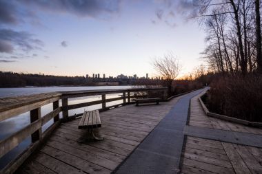 Güzel park yolundaki 