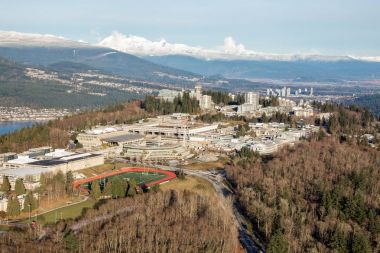 Simon Fraser Üniversitesi (Sfu) Burnaby dağ hava görünümünü. Vancouver'da çekilen resim düşürmek anakara, British Columbia, Kanada.