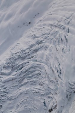 British Columbia, Kanada, uçaktan görüntülendi uzak buzul dağın zirvesinde yarık.