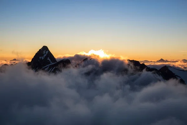 Krásné Vzdušné Krajiny Pohled Vrcholky Hor Poblíž Squamish Severně Vancouver — Stock fotografie