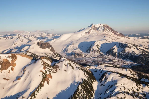 Vue Aérienne Paysage Montagne Lac Garibaldi Encore Gelés Pendant Été — Photo