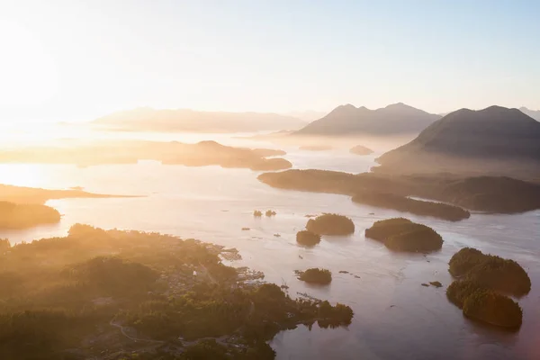 Luminoso tramonto soleggiato a Tofino — Foto Stock