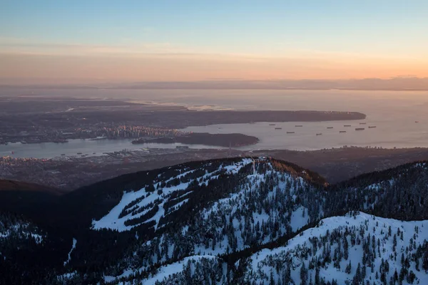 Bellissimo Tramonto Invernale Grouse Mountain Con Vancouver City Sullo Sfondo — Foto Stock