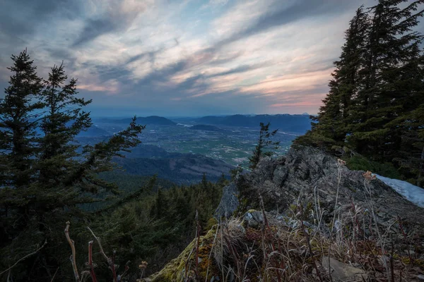 チリワック ブリティッシュ コロンビア州 カナダのエルク山の上からの風景夕日 — ストック写真
