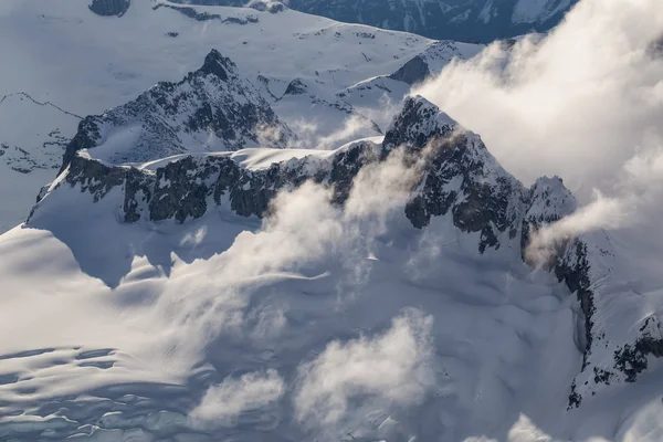 Rocky Βουνοκορφές Ένα Απομακρυσμένο Παγετώνα Στην British Columbia Καναδάς — Φωτογραφία Αρχείου