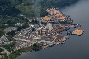 Bağlantı noktası Mellon, British Columbia, Kanada - 09 Mayıs 2017 - hava görünümünü Howe ses hamuru ve kağıt Corporation.