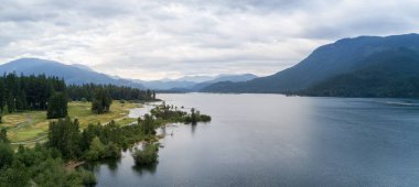 Bir Golf Sahası Harrison Mills, British Columbia, Kanada hava panoramik manzaralı.