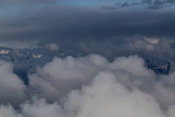 Letecký pohled na vrcholu mraků — Stock fotografie