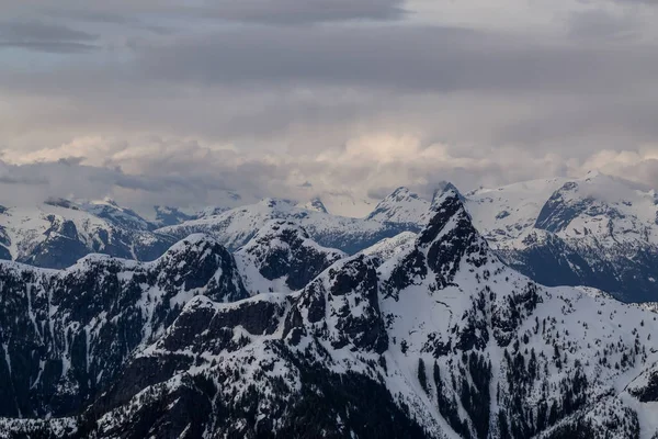 Belle chaîne de montagnes — Photo