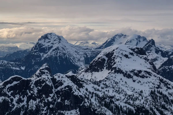 Wunderschöne Bergkette — Stockfoto