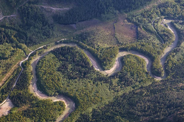 Luchtfoto Landschapsmening Van Bochtige Rivier Vorming Vallei Genomen Een Afgelegen — Stockfoto