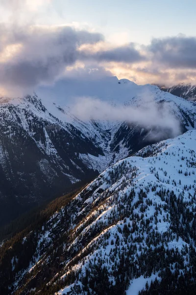 Mountains covered in glowing clouds — Stock Photo, Image