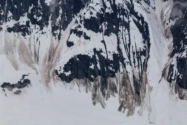 Gelo geleira no lado da montanha — Fotografia de Stock