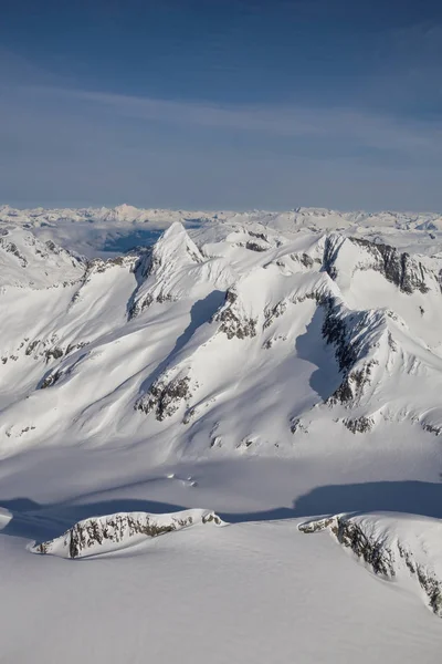 Sněžné hory krajina — Stock fotografie