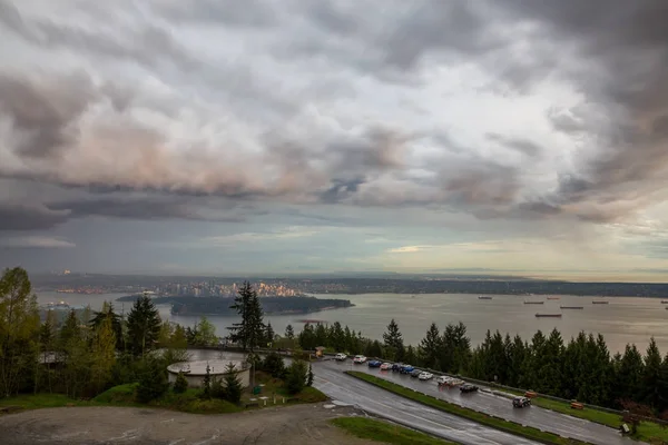 Bouřlivé Mraky Obloze Při Západu Slunce Výhledem Downtown Vancouveru Stanley — Stock fotografie