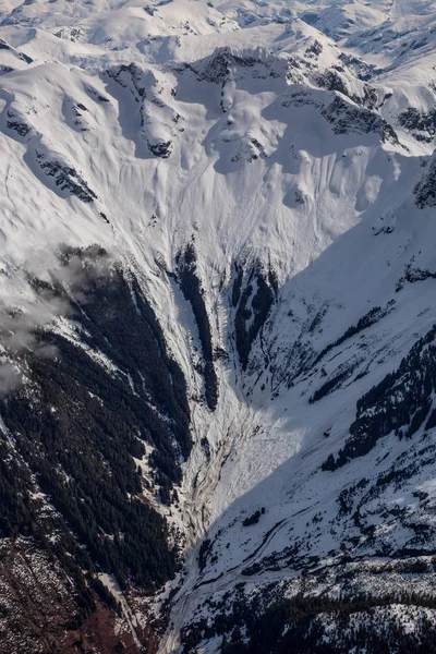 Verschneite Berglandschaft — Stockfoto