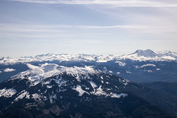 Montanhas nevadas paisagem — Fotografia de Stock