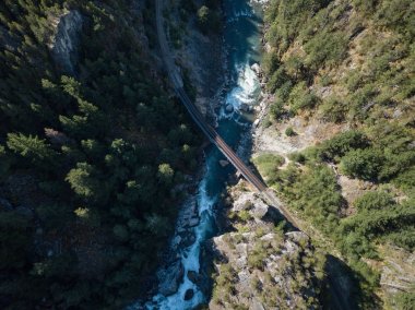 Bir bulutlu sonbahar gün boyunca hava dron manzara manzara Thompson Nehri. Thompson Nehri içinde iç British Columbia, Kanada yakınında alınan.