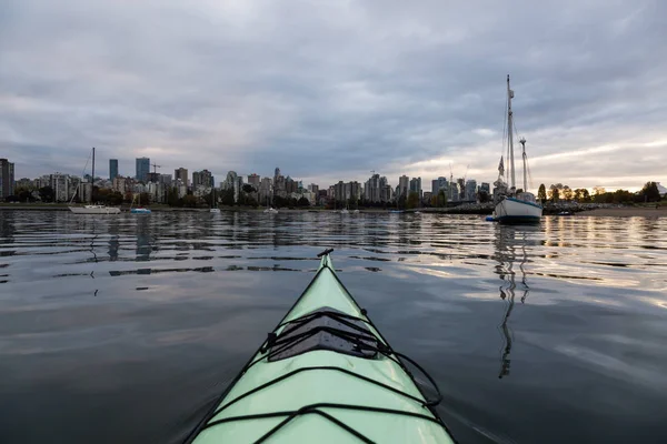 Zee kajakken in Dowtown Vancouver — Stockfoto