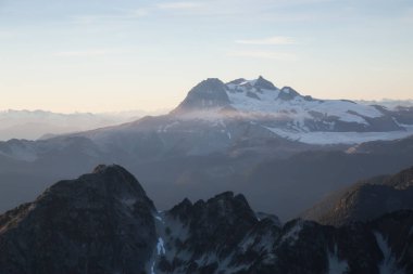 Hava Kanada dağ manzarası