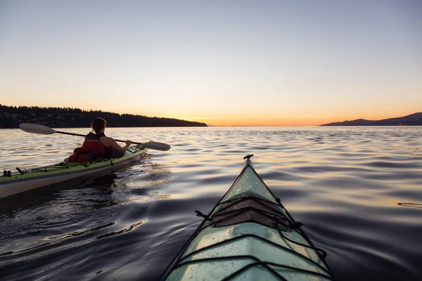 Kayak durante il tramonto — Foto Stock