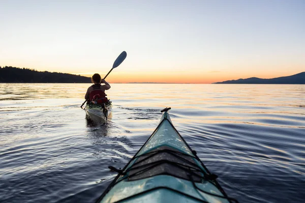 Kayak durante il tramonto — Foto Stock