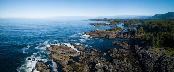 Paisagem cênica na costa do oceano — Fotografia de Stock