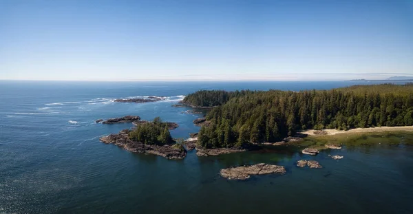 Paysage pittoresque sur la côte de l'océan — Photo