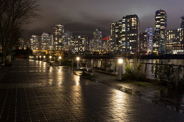 Éjszakai Belvárosi City View Egy Esős Téli Nap Folyamán Hozott — Stock Fotó