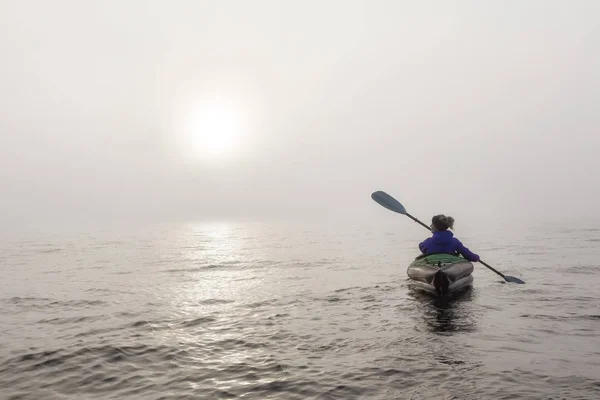 Fille Faisant Kayak Sur Kayak Gonflable Dans Détroit Howe Pendant — Photo