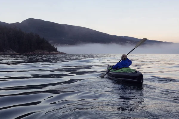 Adventure Girl Kayaking Inflatable Kayak Horseshoe Bay Lighthouse Park Taken — Stock Photo, Image