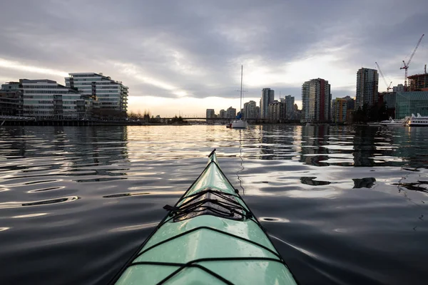 加拿大不列颠哥伦比亚省温哥华市中心假溪区皮划艇 — 图库照片