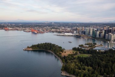 Stanley Parkı, kömür Limanı ve şehir şehir uçak hava manzara. Vancouver, British Columbia, Kanada alınan.